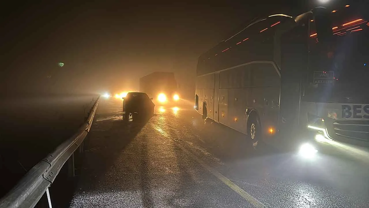 Şanlıurfa'da zincirleme kaza: 8 kişi yaralarında, aralarında eski milletvekili de var - 3. Resim