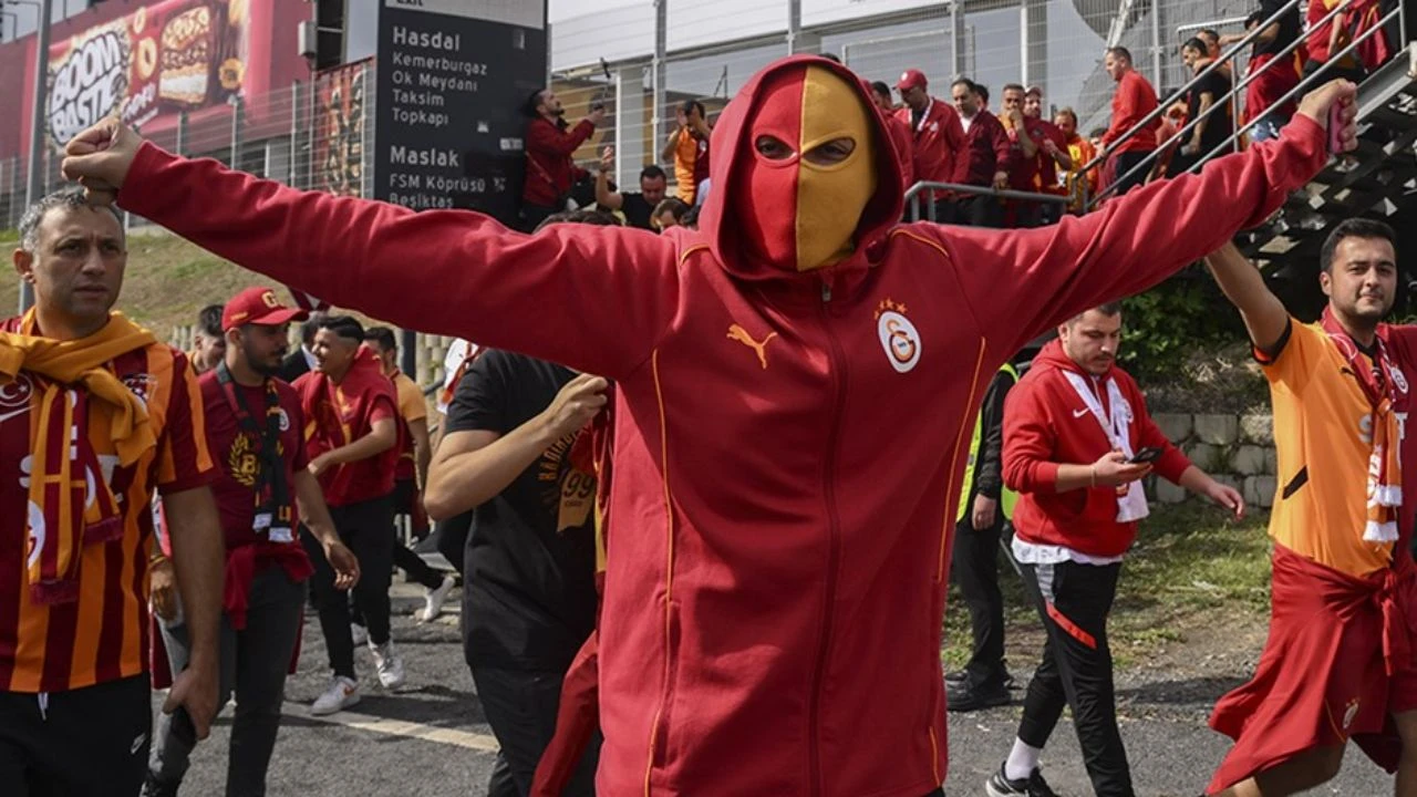 AZ-Galatasaray maçı öncesi arbede yaşandı! Hollanda polisi olaya müdahale etti