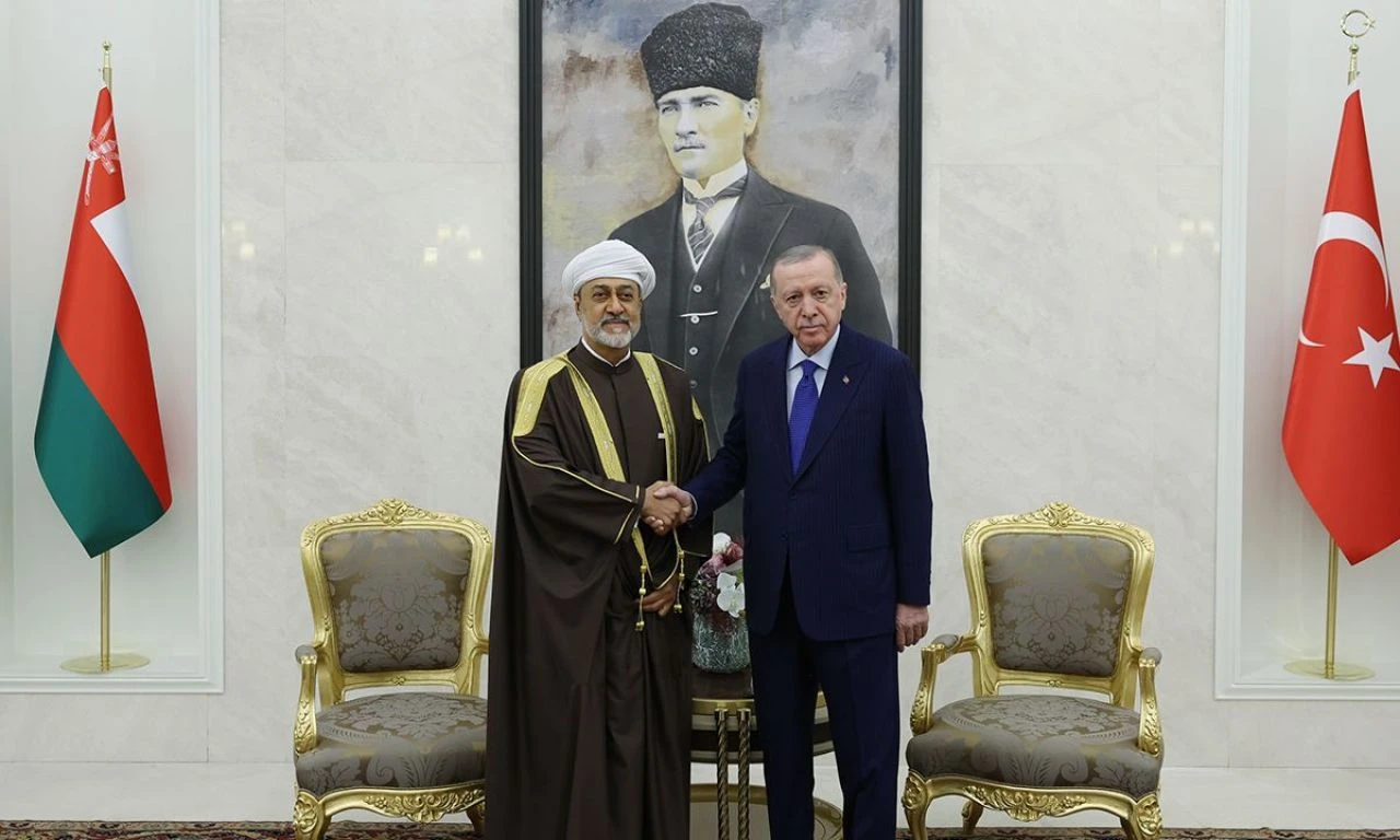 Tarihte bir ilk... Cumhurbaşkanı Erdoğan, Umman Sultanı Heysem bin Tarık'ı karşıladı - 2. Resim