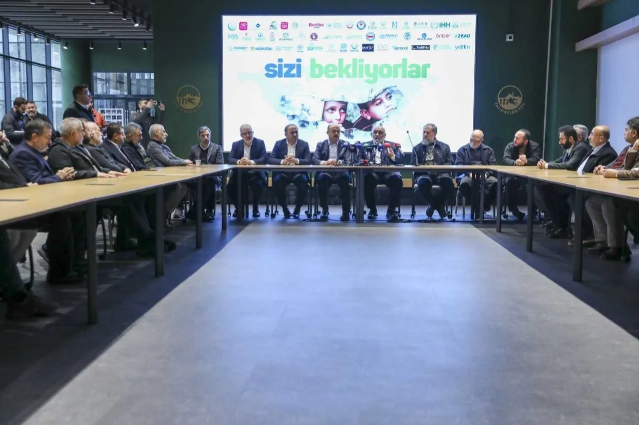 Türk STK'lardan savaş bölgesine 2 gemi yardım! 'Sizi Bekliyorlar' yardım kampanyası başladı - 1. Resim