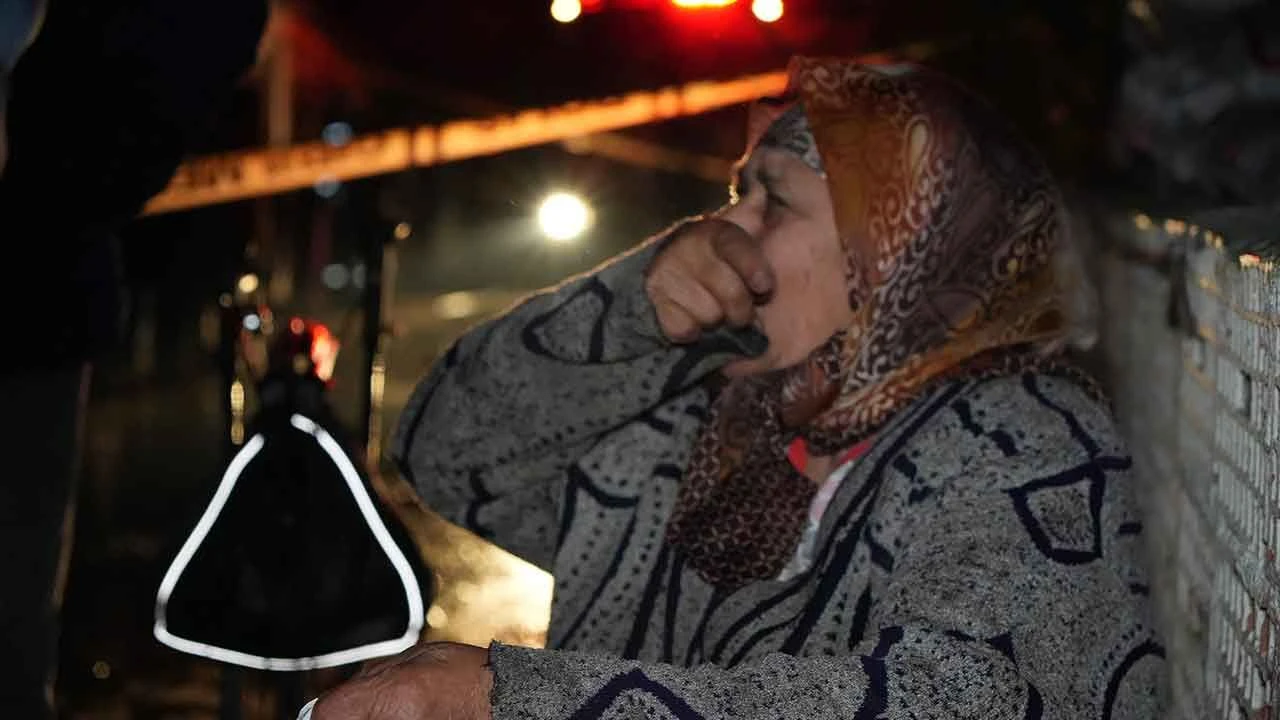 Yangın 83 yaşındaki yaşlı kadını uykuda yakaladı! Evinden son anda kurtarıldı - 2. Resim