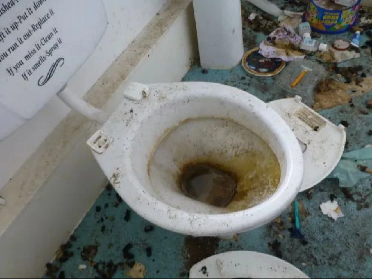 Hayatta kalmak için birbirlerini yediler! Korku evinin son hali dehşete düşürdü - 1. Resim