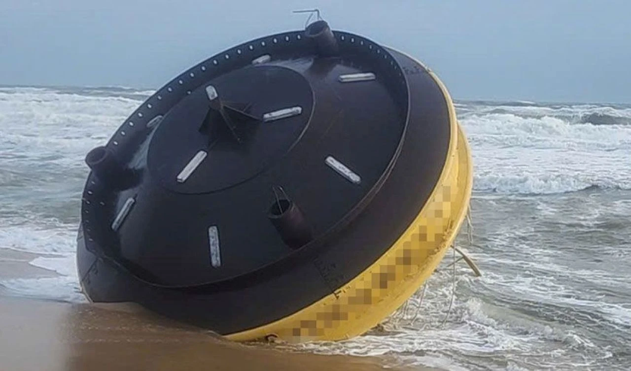 Sahile vuran gizemli devasa cisim yetkilileri harekete geçirdi! Tüm ülke merakla cevabı bekliyor