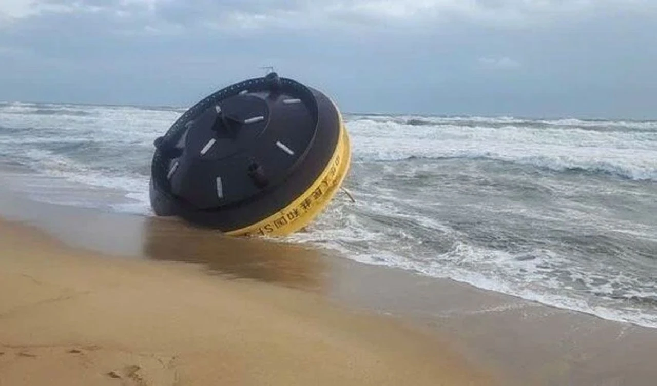 Sahile vuran gizemli devasa cisim yetkilileri harekete geçirdi! Tüm ülke merakla cevabı bekliyor