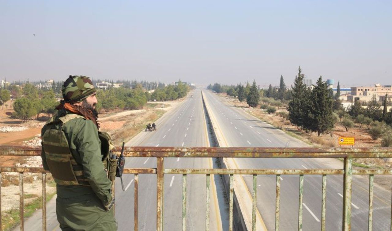 SON DAKİKA | Suriye'de Beşar Esad rejimi karşıtı HTŞ örgütü Halep'e girdi - 5. Resim