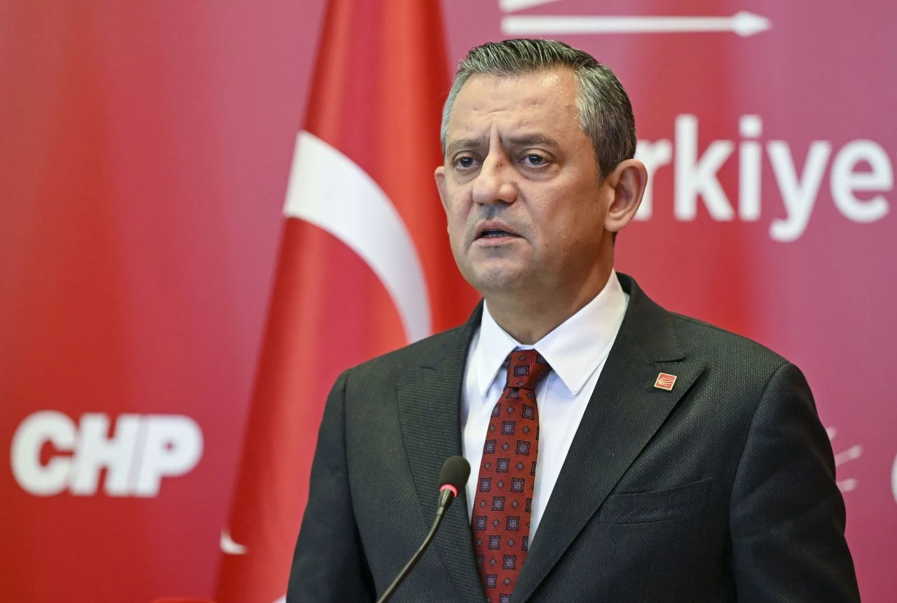 CHP lideri Özgür Özel masadaki son anket sonuçlarını açıkladı - 3. Resim