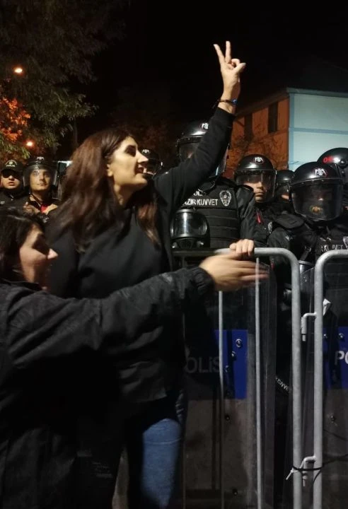 DEM Parti'li Tunceli Belediye Eş Başkanı Birsen Orhan gözaltına alındı - 1. Resim