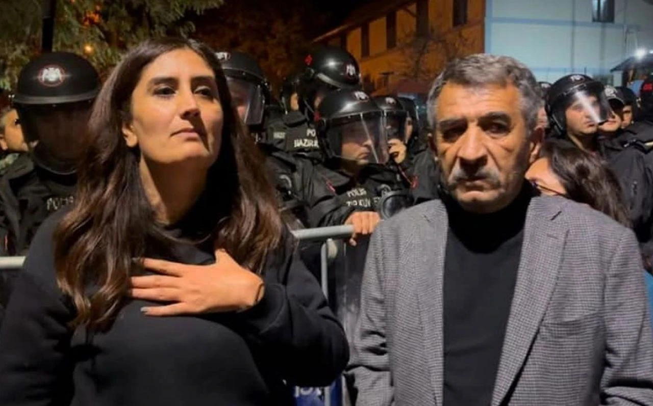 DEM Parti'li Tunceli Belediye Eş Başkanı Birsen Orhan gözaltına alındı - 1. Resim
