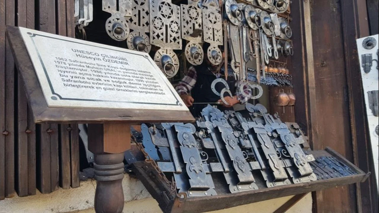 Ödülü Cumhurbaşkanı Erdoğan verdi: 46 yıllık kilit ustası UNESCO tarafından tescillendi! - 2. Resim