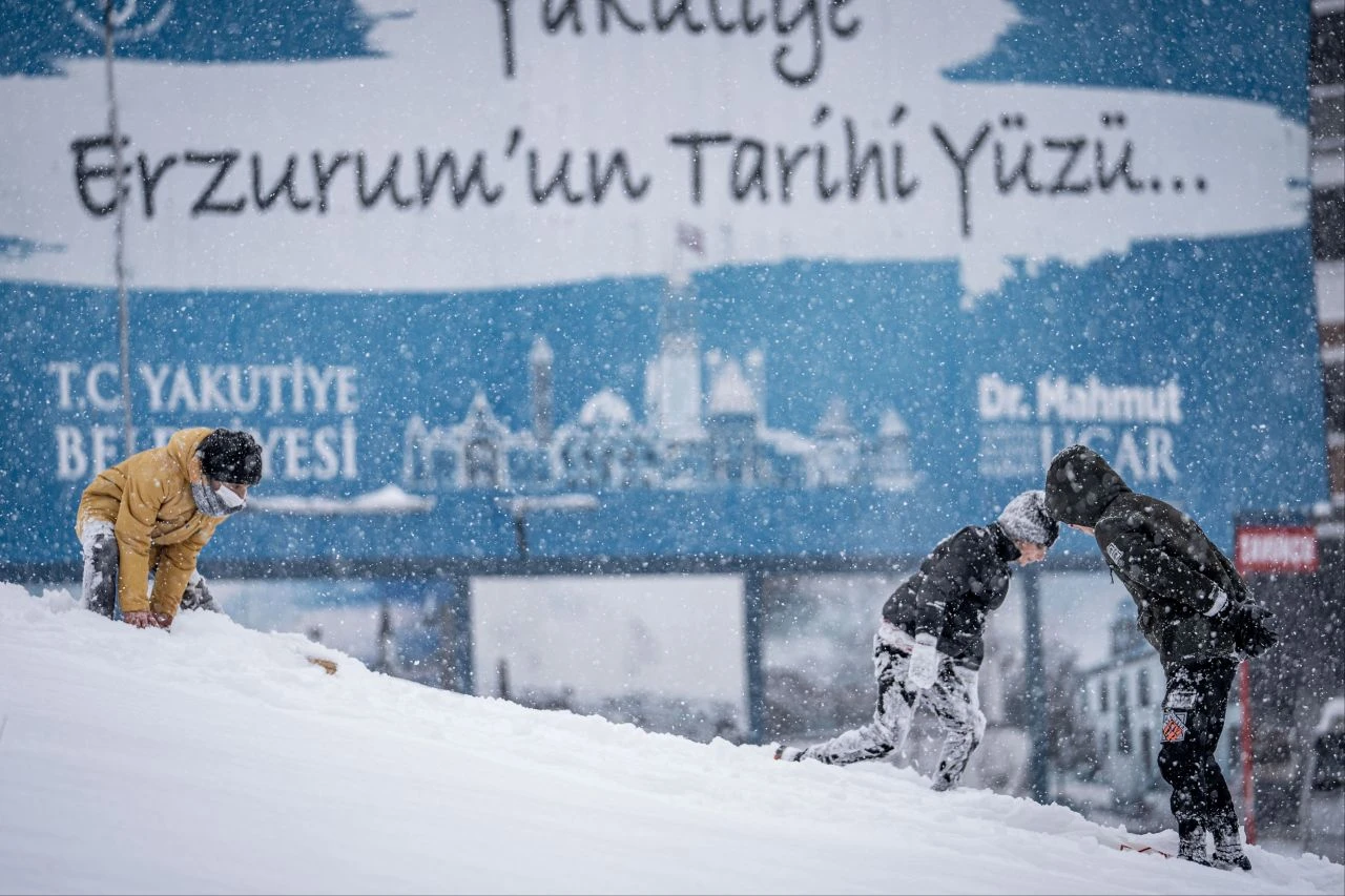 Türkiye'nin en soğuk şehri: Erzurum! Kent dondu, termometre -20 dereceyi gördü - 1. Resim