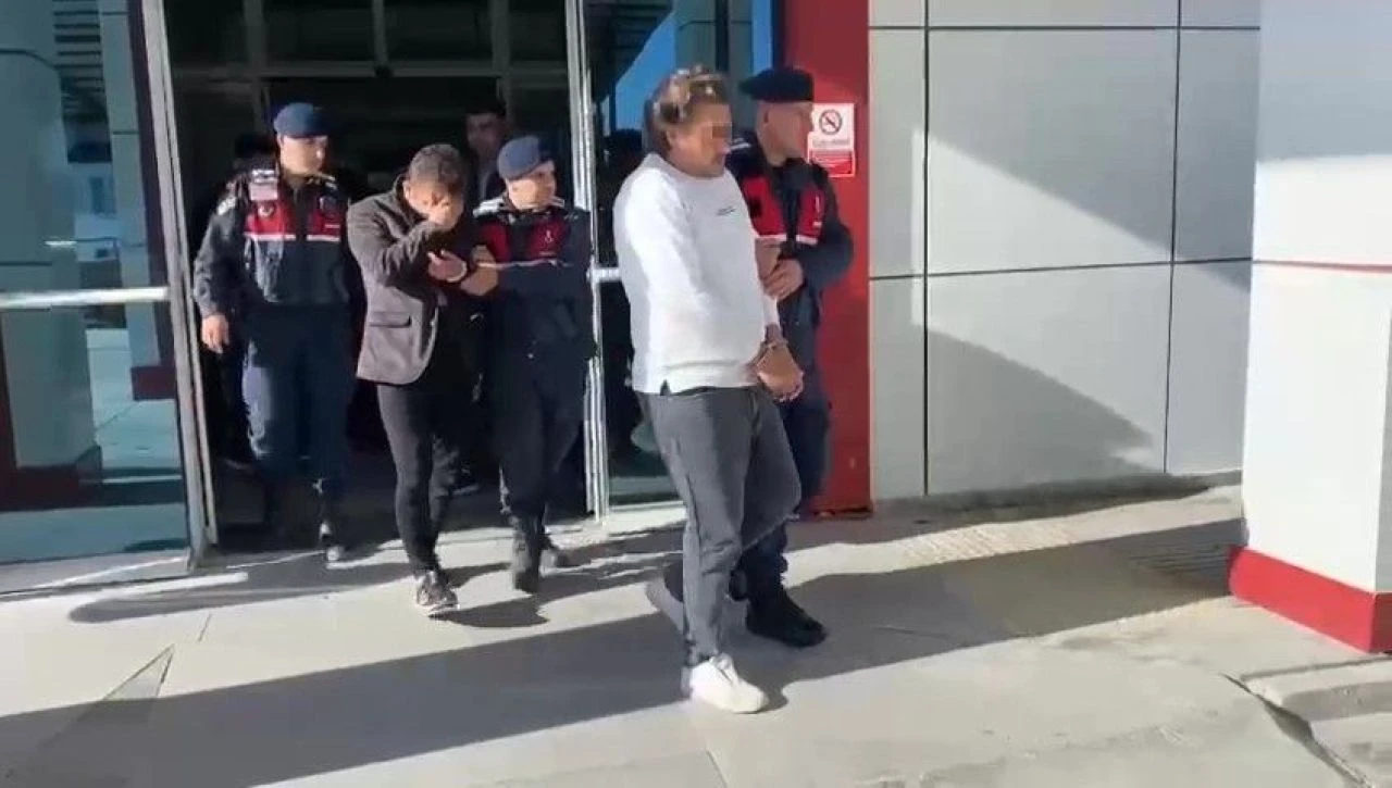 Yaşlı çifte dehşeti yaşattılar! Koli bandıyla bağlayıp evi soydular - 3. Resim