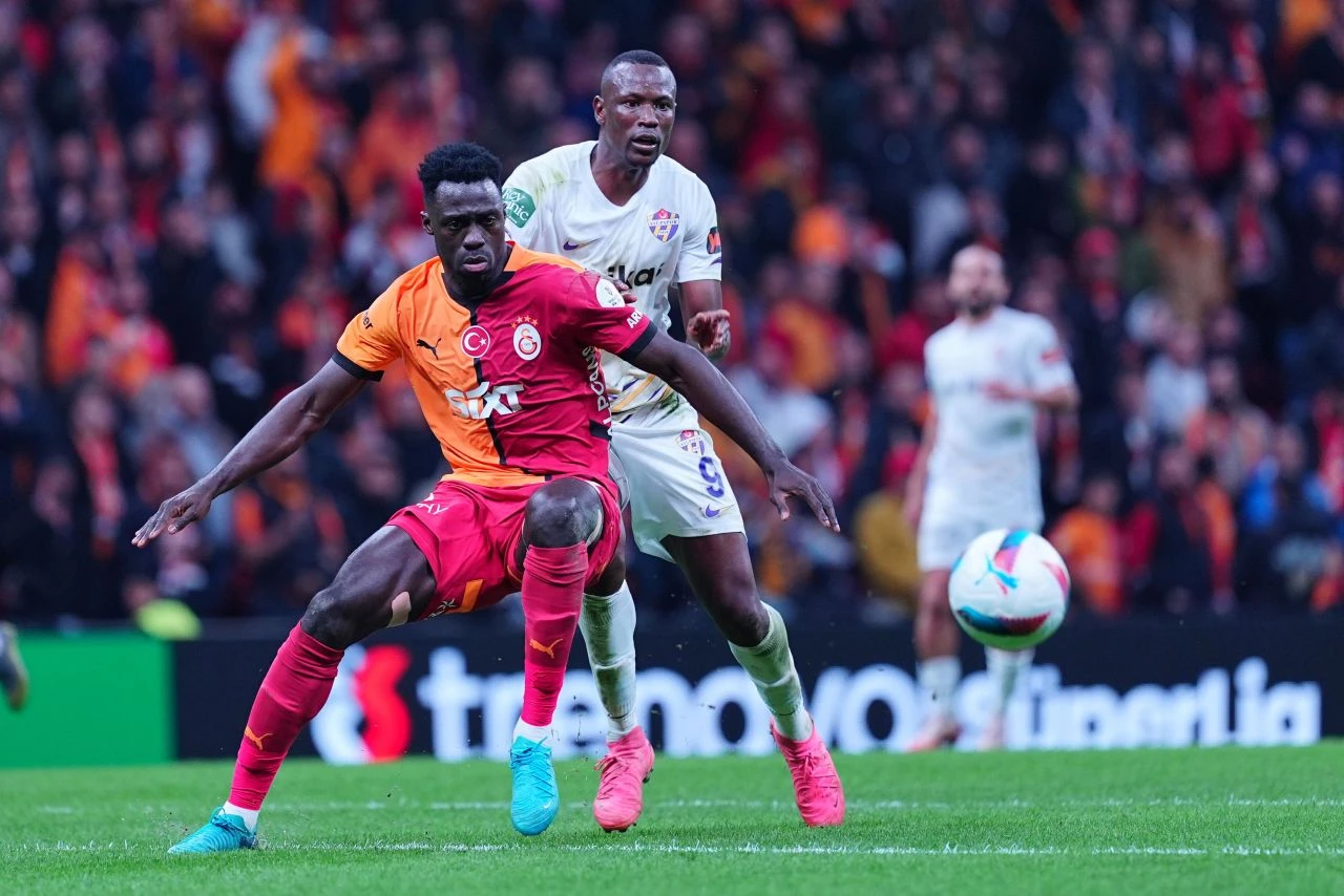 Galatasaray evinde Eyüpspor ile 2-2 berabere kaldı! - 2. Resim