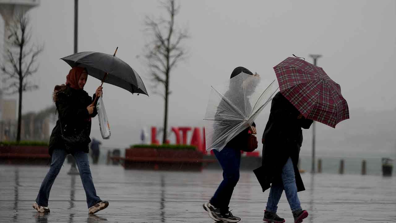 Meteoroloji'den sağanak ve fırtına uyarısı! 'Çok kuvvetli geliyor' diyerek sarı alarm verdi