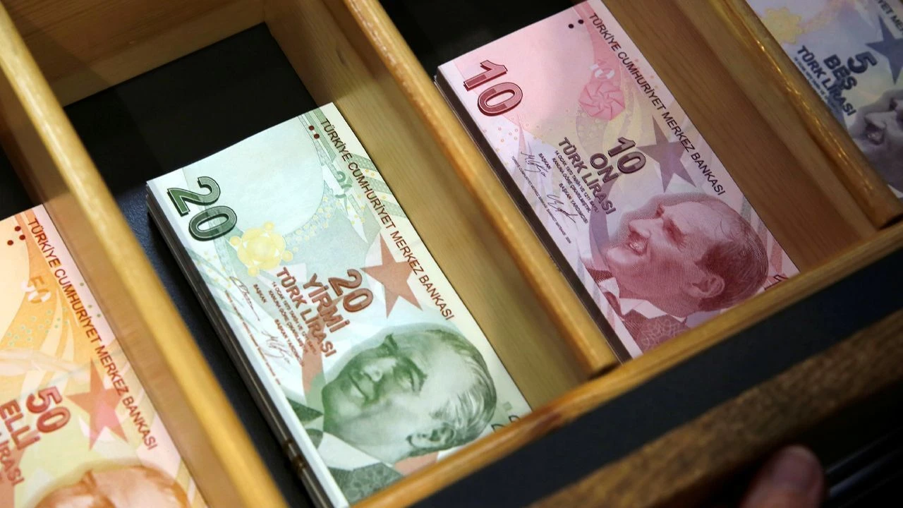 Mevduat faizi getiri şöleni! Bankalardan yeni yıl hediyesi: 100 bin 500 bin ve 1 milyon liranın faiz oranları patladı - 6. Resim