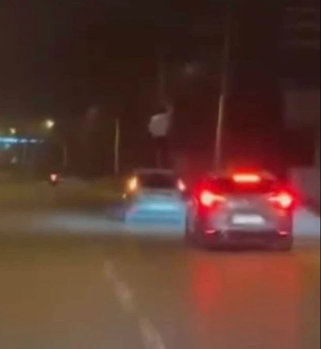 Osmaniye’de trafikte canını hiçe sayarak araç üstünde dans etti! - 1. Resim