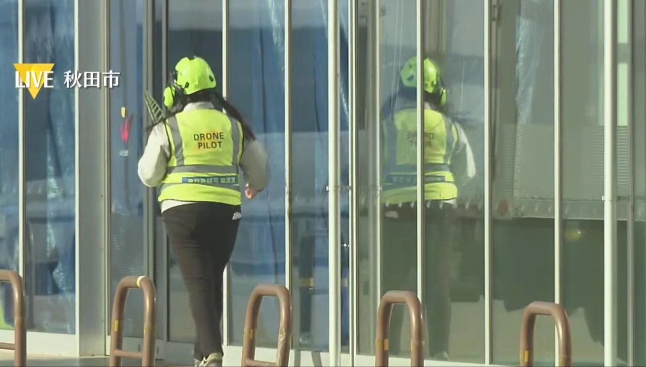 İki gün boyunca süpermarkette kalan ayı, etlerle kendine ziyafet çekti! Bal tuzağına düşünce çıkarılabildi - 2. Resim