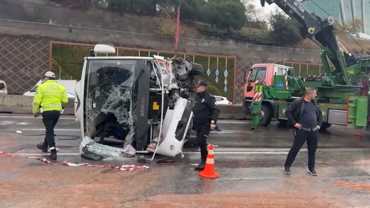 İstanbul Maltepe'de feci kaza! Yol trafiğe kapatıldı: Ölü ve yaralılar var - 2. Resim