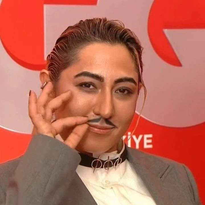 Kalben'i bıyıklı görenler şaşkınlığa uğradı! Sebebini soranlara mesajını verdi - 2. Resim