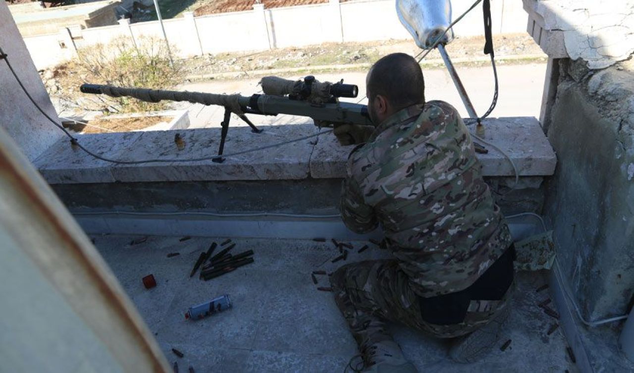 Son dakika | Beşar Esad yalnız kaldı! Suriye Milli Ordusu Tel Rıfat'ı ele geçirdi, Rus uçakları havalandı, çok sayıda muhalif öldü - 1. Resim