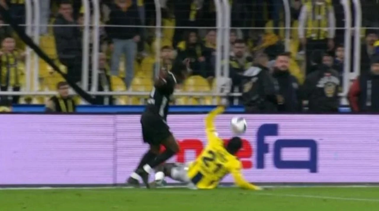 BeIN Trio ekibi Fenerbahçe - Gaziantep maçını yorumladı! Tartışmalı pozisyonlar ve flaş penaltı itirazı - 2. Resim