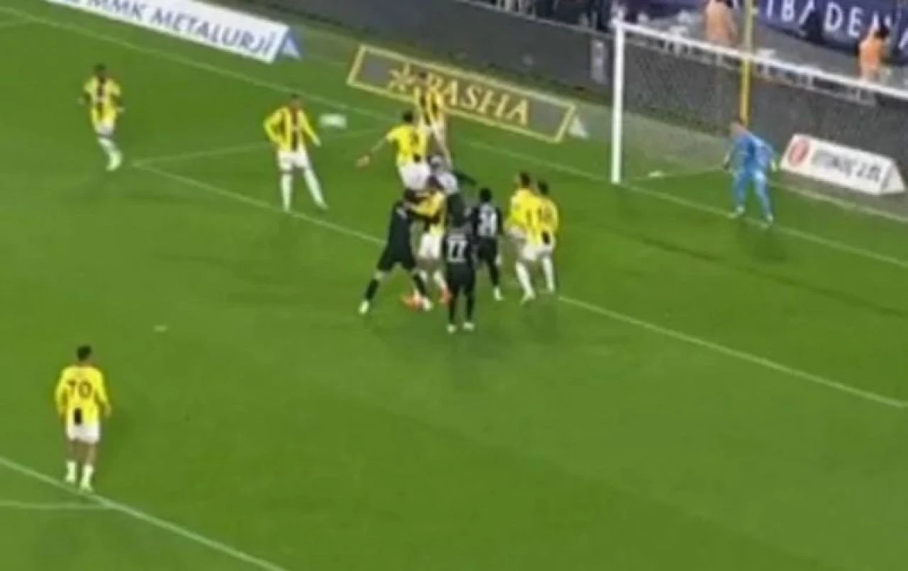 BeIN Trio ekibi Fenerbahçe - Gaziantep maçını yorumladı! Tartışmalı pozisyonlar ve flaş penaltı itirazı - 3. Resim