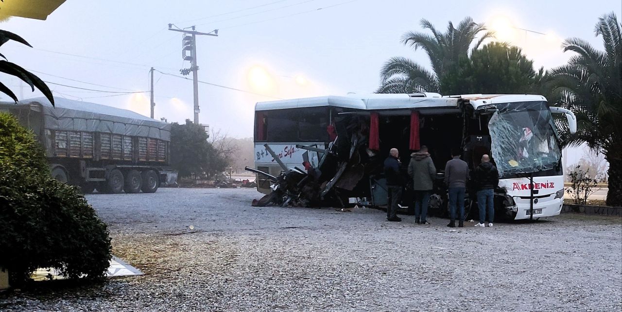 Denizli'de korkunç kaza! Ölü ve yaralılar var: Görüntüler dehşete düşürdü - 1. Resim