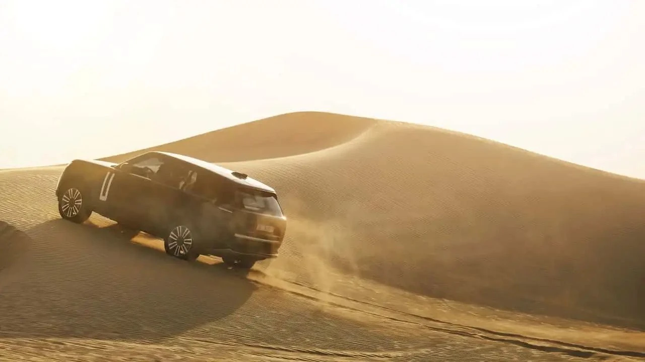 Elektrikli Range Rover, çöl sıcaklarında test edildi: Aracın yeni fotoğrafları paylaşıldı - 3. Resim