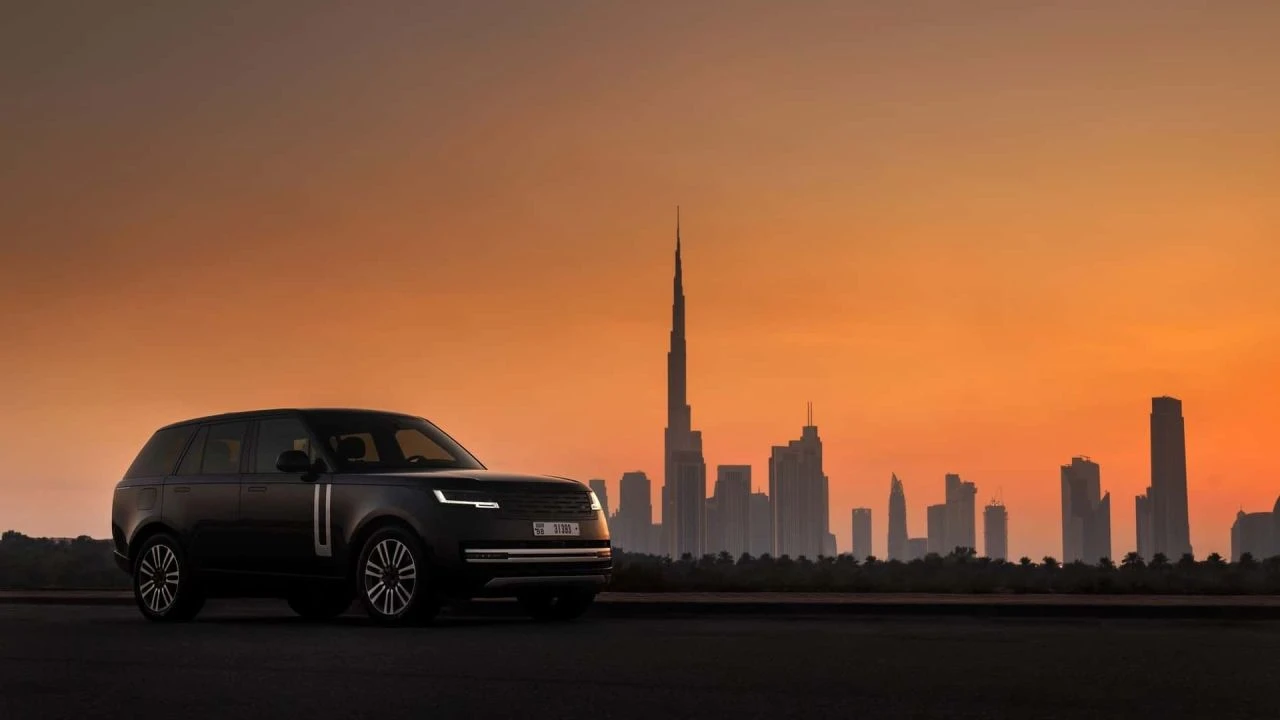 Elektrikli Range Rover, çöl sıcaklarında test edildi: Aracın yeni fotoğrafları paylaşıldı - 1. Resim