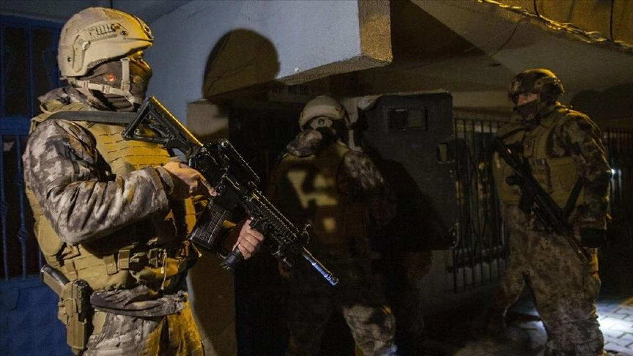 Sosyal medyadan kaçak silah ticareti yapanlara operasyon: 55 şüpheli gözaltında - 1. Resim