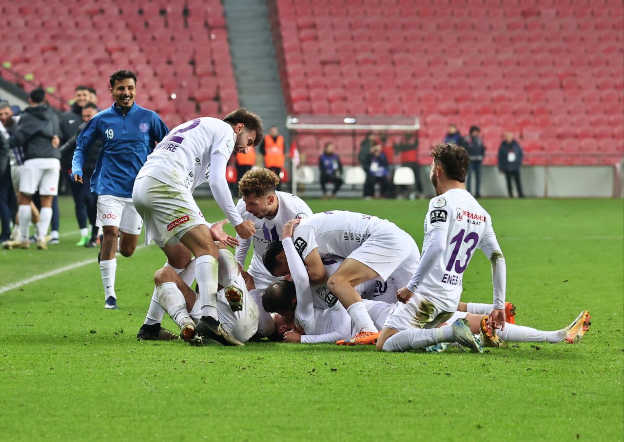 Türkiye Kupası'nda sürpriz sonuç! 3. Lig takımı Süper Lig takımını saf dışı bıraktı - 1. Resim