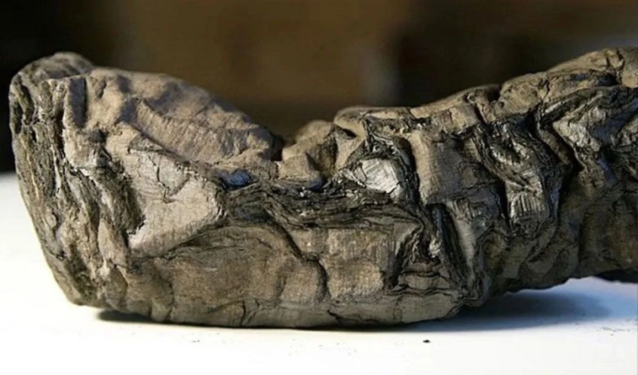 Dokunulduğu anda küle dönüyor! 2 bin yıllık parşömeni çözene 15 milyon Türk Lirası ödül - 3. Resim