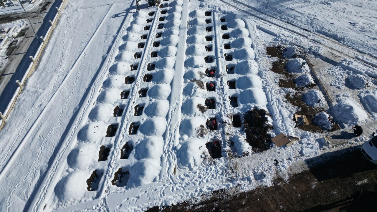 Erzurum'da 500 mezar yeri kazıldı! 'Başka zaman açmamız mümkün değil'