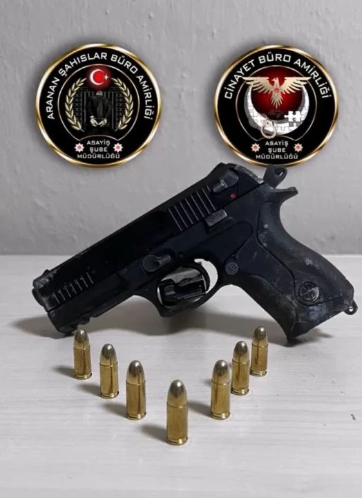 Tetiğe peş peşe bastı, genç kadına dehşeti yaşattı! Kurtarmak isteyen polislere de kurşun yağdırdı