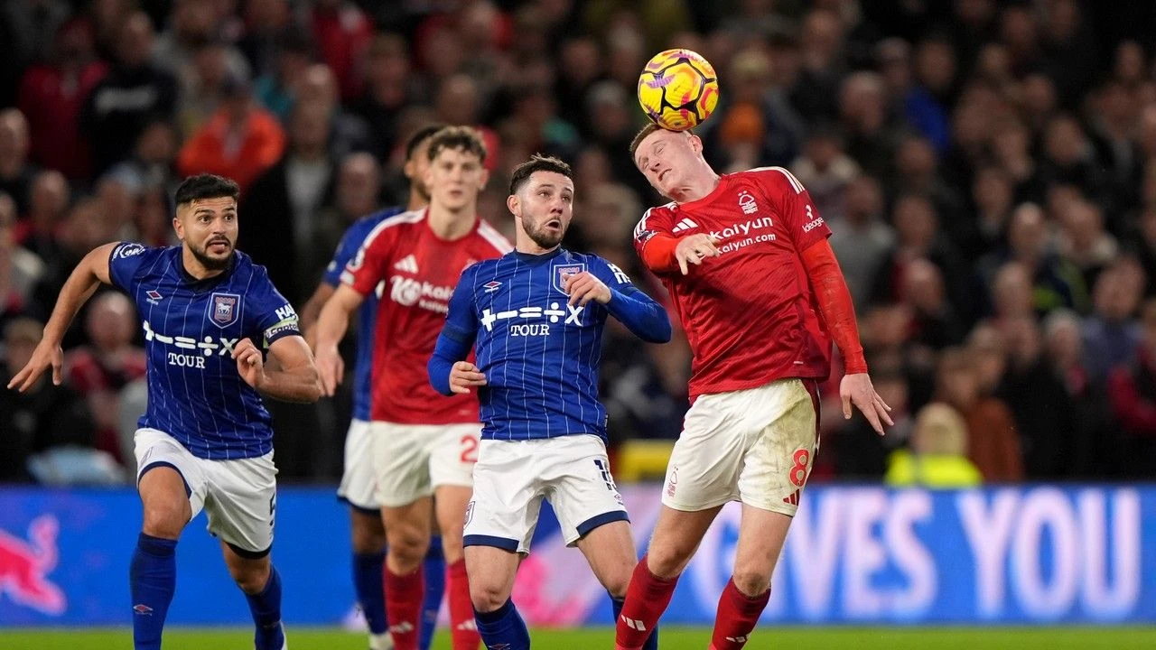 Müslüman futbolcu LGBT bazubendini takmayı reddetmişti! İngiliz kulübü kararını verdi