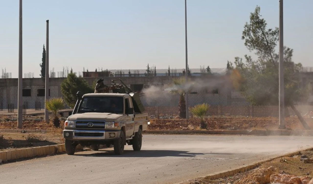 Son dakika | Suriye'de Beşar Esad rejimi karşıtları Hama'ya ilerliyor! SMO Tel Rıfat'ın ardından Münbiç'e yöneldi