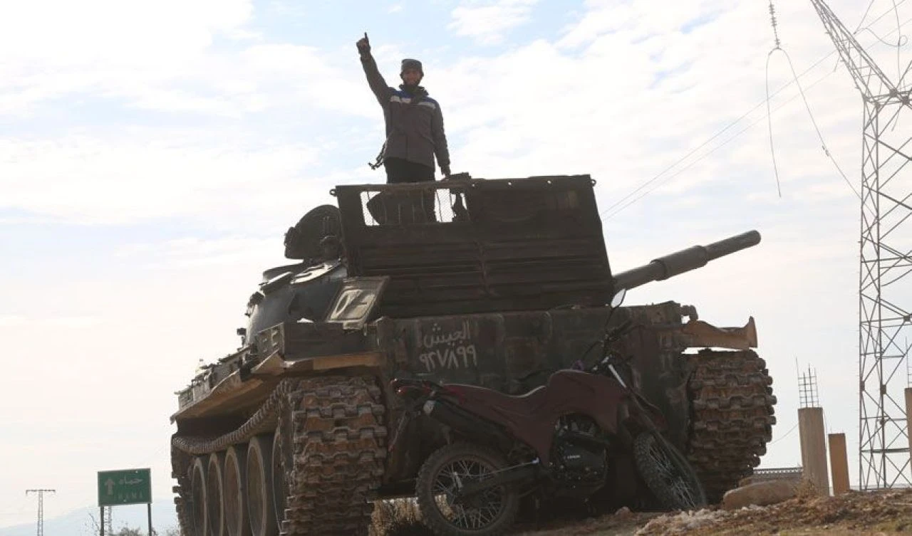 Son dakika | Suriye'de Beşar Esad rejimi karşıtları Hama'ya ilerliyor! SMO Tel Rıfat'ın ardından Münbiç'e yöneldi