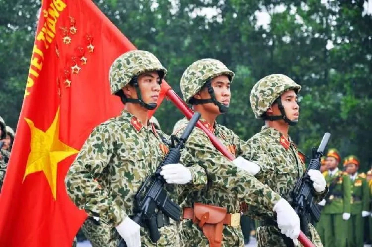 Askerler mühimmat taşırken yıldırım düştü, facia yaşandı: Vietnam'da en az 12 ölü - 1. Resim