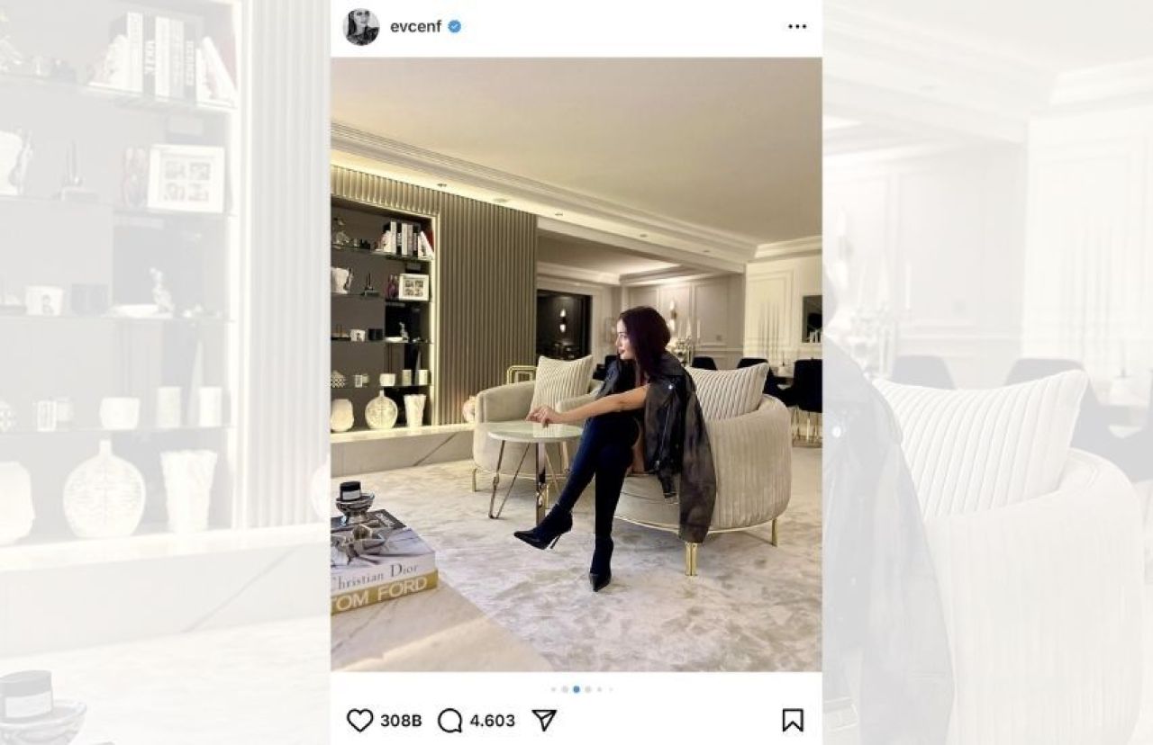 Fahriye Evcen salon takımını yeniledi! Verdiği pozlarla sosyal medyanın diline düştü - 1. Resim