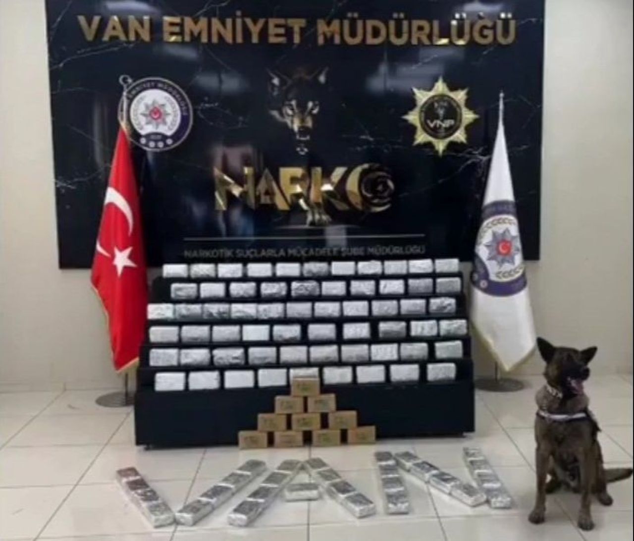 Motor kaputundan 53 kilo eroin çıktı! - 2. Resim