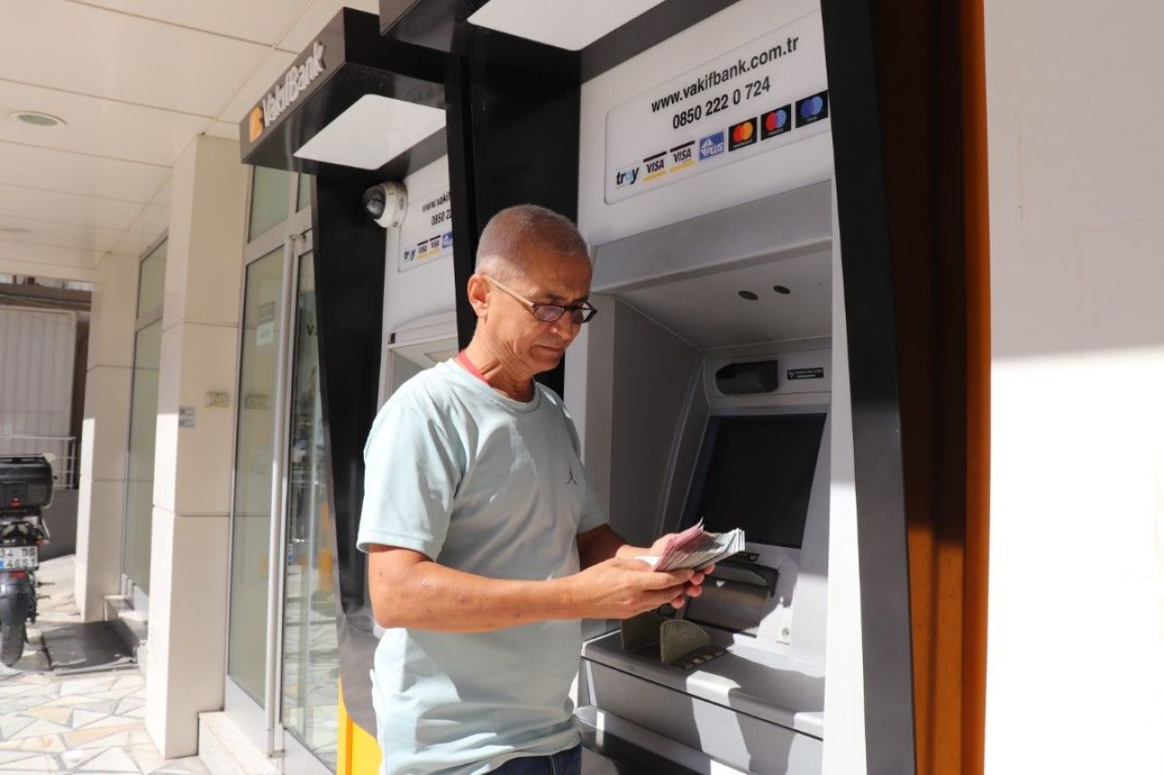 Ocak zammı bekleyen emekli ATM önünde şoku yaşayacak! Özgür Erdursun uyardı: Tüm hesabınızı buna göre yapın - 5. Resim