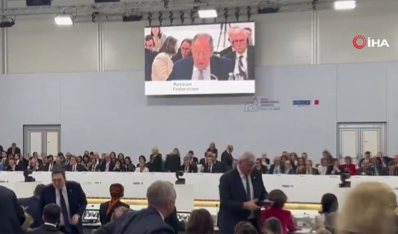 Rus Bakan Sergey Lavrov'u gören salonu terk etti! Ukrayna, Avrupa'ya barış şartlarını anlattı - 1. Resim