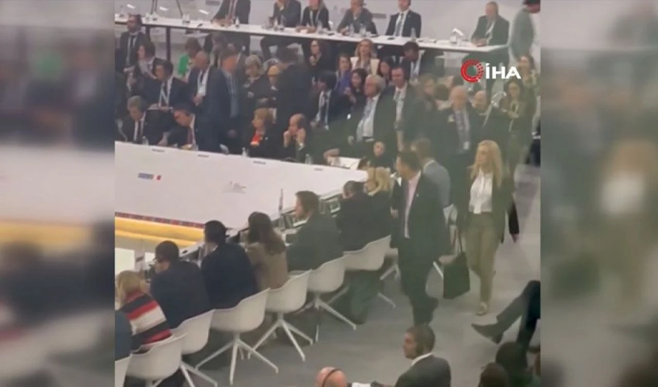 Rus Bakan Sergey Lavrov'u gören salonu terk etti! Ukrayna, Avrupa'ya barış şartlarını anlattı - 4. Resim
