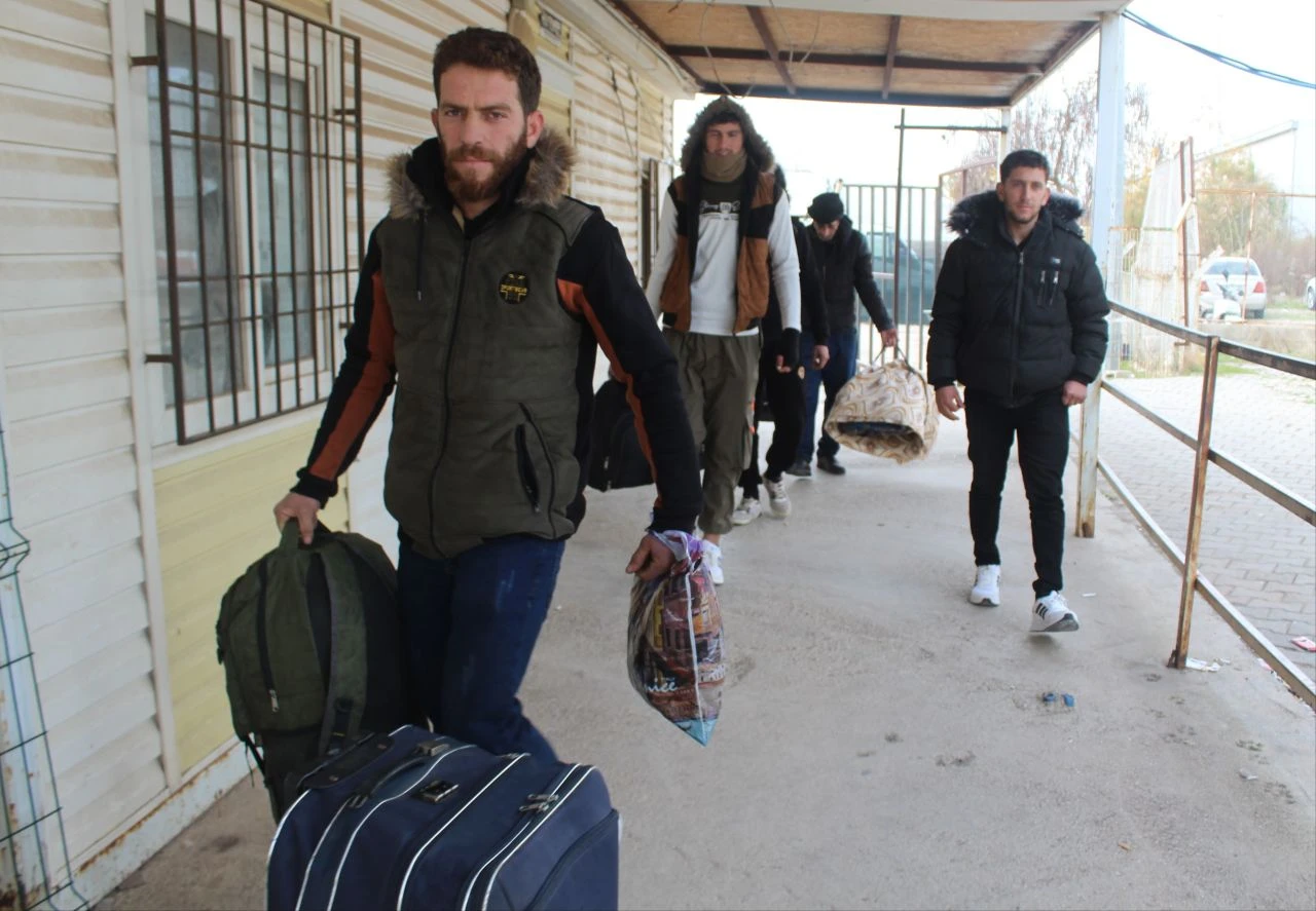 Suriyeliler memleketlerine dönüyor! 'Türkiye'ye bizi iyi ağırladığı teşekkür ederim' - 1. Resim