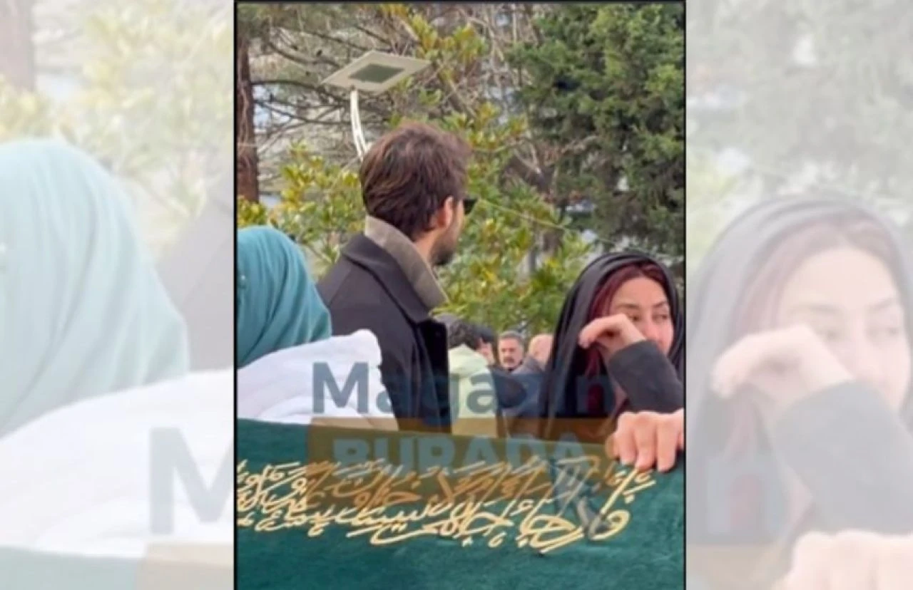 Mustafa Kap, Hande Yener sahnesinde hayatını kaybetti! Cenazede Melek Mosso ve Hande Yener gözyaşlarına boğuldu - 2. Resim