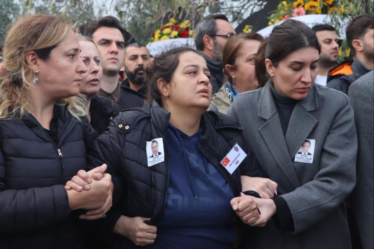 Şehit cenazesinde gözyaşları sel oldu! Babasına son bakışı yürekleri dağladı - 3. Resim