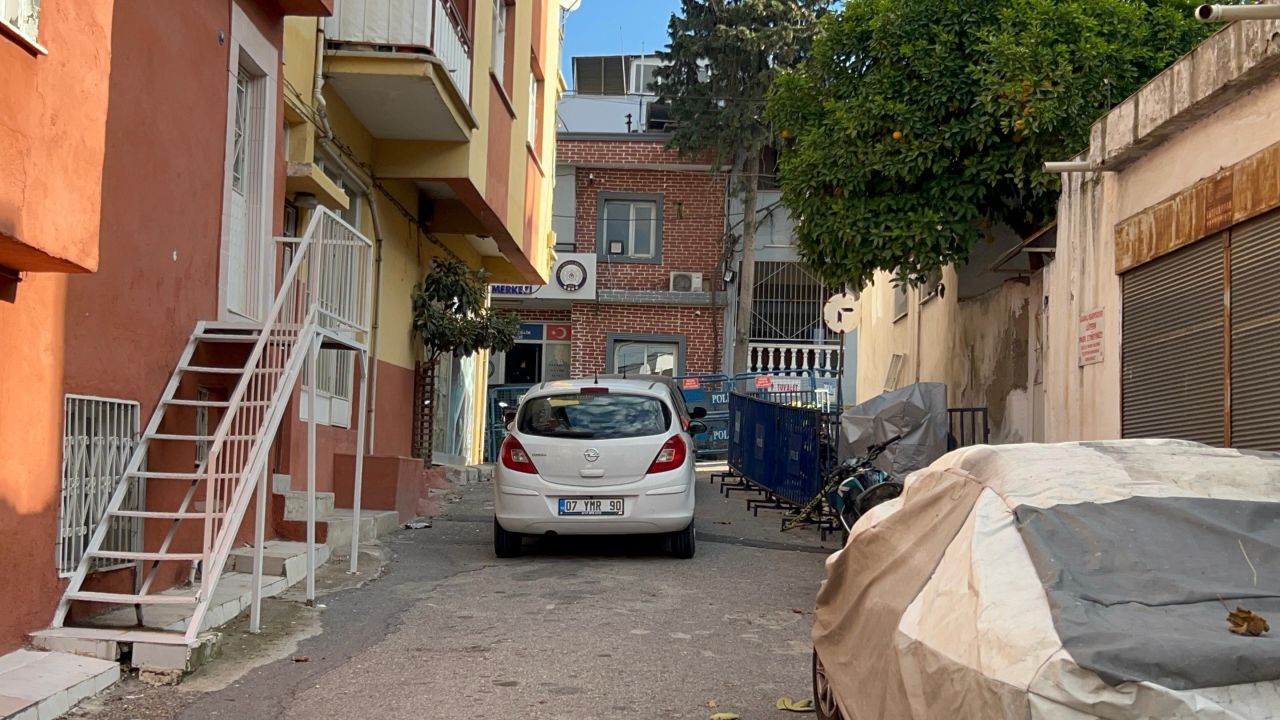 İzmir'de kan donduran olay! Sevgilisinin cesediyle karakola gitti - 1. Resim