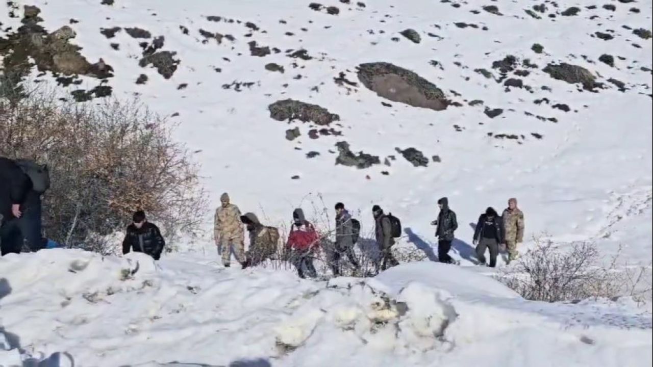 Kaçak göçmenleri TikTok ele verdi: Çok sayıda gözaltı var! - 1. Resim