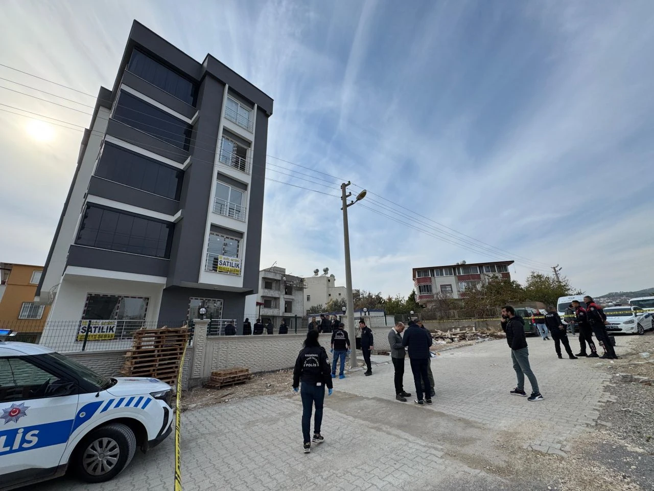 Mersin'de vahşet! Yeni aldıkları evi temizlemeye geldi, sokak ortasında eşi tarafından öldürüldü