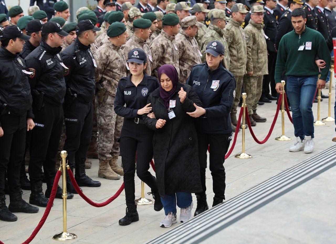 Şehit polis memuru Mustafa Akgül'e gözyaşlarıyla veda - 2. Resim