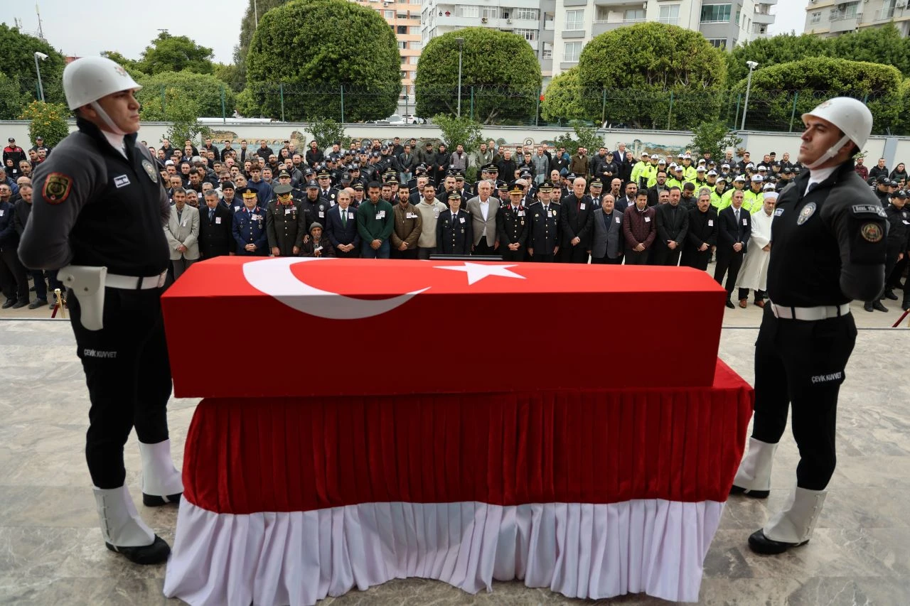 Şehit polis memuru Mustafa Akgül'e gözyaşlarıyla veda - 3. Resim